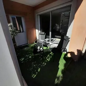 Spacieux &tres Calme. Spacious & Very Quiet Apartment. Appartement Carros